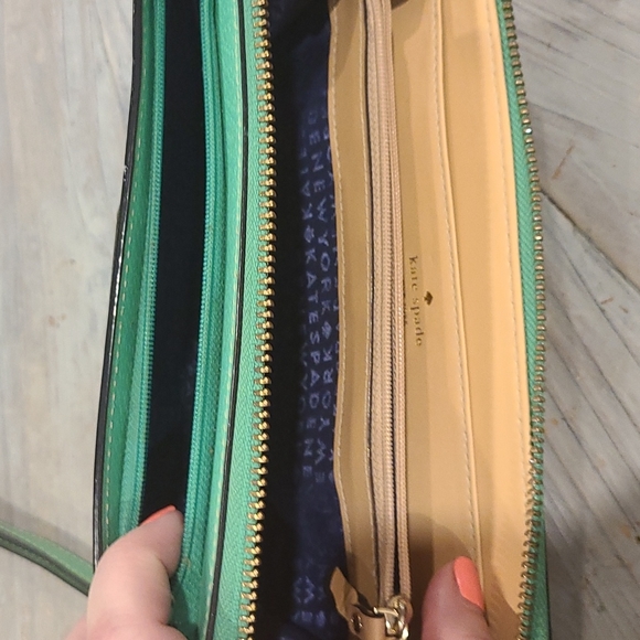 Kate Spade Kelly Green genuine leather wristlet - Picture 5 of 11
